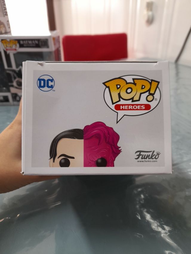 funko pop two-face n°341