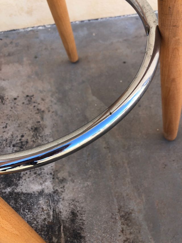 Taburete alto de madera