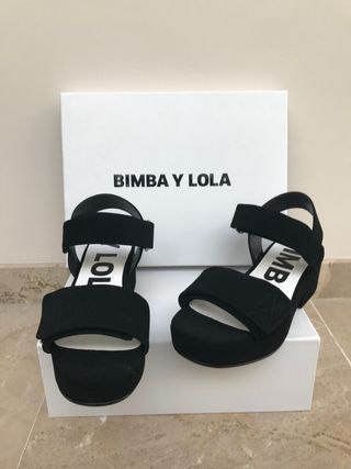 Sandalias Bimba y Lola de segunda mano por 35 EUR en La Cañada en WALLAPOP