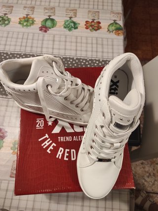 Zapatillas XTI de mujer con plataforma de segunda mano por 16 EUR en Telde  en WALLAPOP