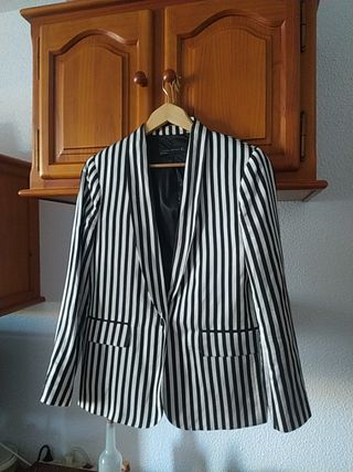 BLAZER DE RAYAS DE ZARA PARA UN LUNES PRIMAVERAL - BLOGGYMERY