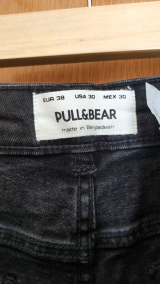 Pantalón corto de hombre de Pull \u0026amp; Bear de segunda mano por 8 EUR en  Badajoz en WALLAPOP