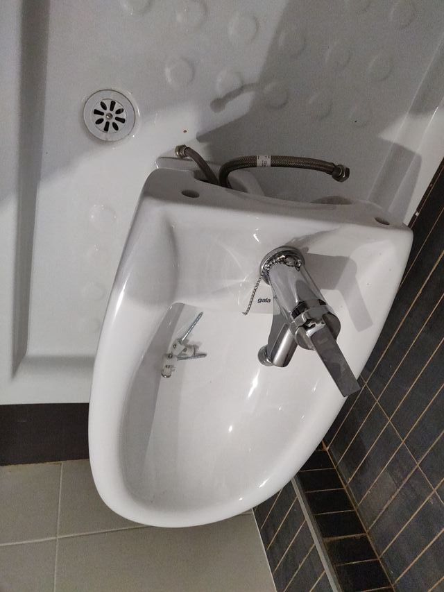 Bidet nuevo con grifo, Almansa