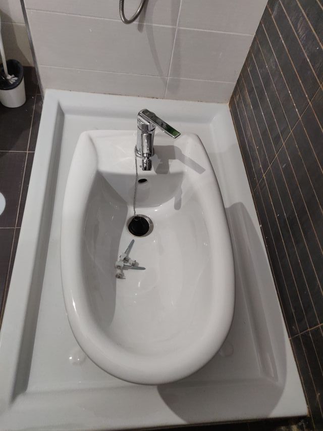 Bidet nuevo con grifo, Almansa