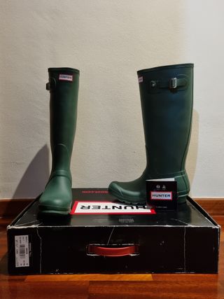 Botas Hunter altas verde militar de segunda mano por 65 EUR en Madrid en  WALLAPOP