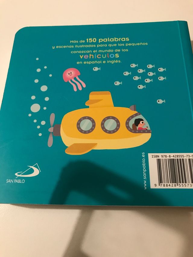 Libro bilingüe sobre vehículos