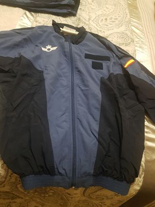 CHANDAL MILITAR EJÉRCITO DEL AIRE de segunda mano por 30 EUR en León en  WALLAPOP
