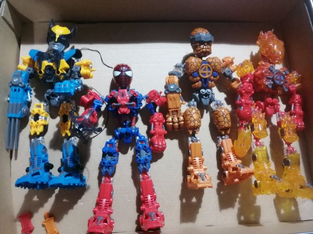 4 figuras. mega blocks Maribel  super heroes