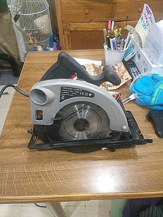 Sierra Circular de segunda mano por 30 EUR en L\\' Esparra en WALLAPOP
