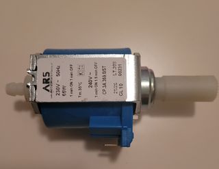 Bomba cafetera Nespresso. de segunda mano por 35 EUR en Madrid en WALLAPOP