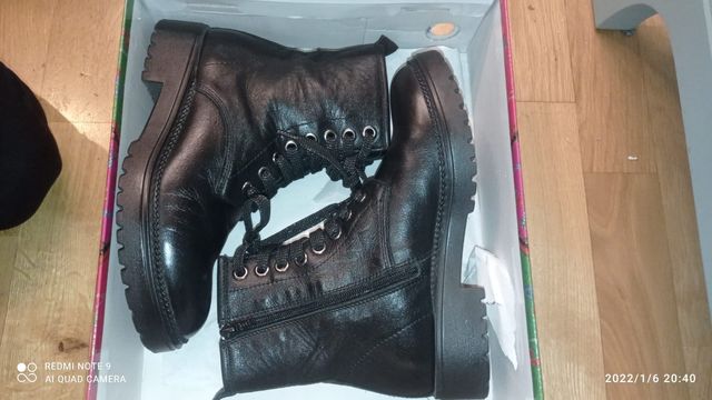 bota de piel  chica  talla 37