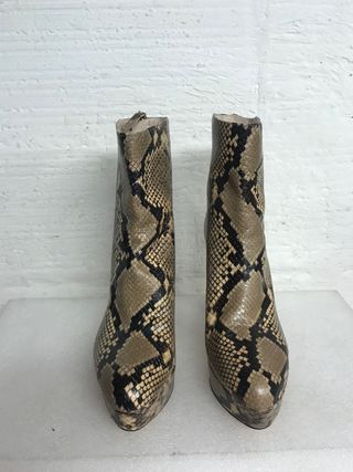 BOTIN PIEL ZARA TALLA 39 serpiente