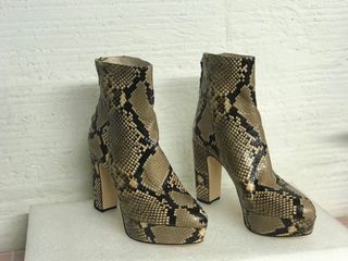 BOTIN PIEL ZARA TALLA 39 serpiente