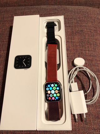 Vendo apple watch series 5 44mm de segunda mano por 210 EUR en Soria en  WALLAPOP
