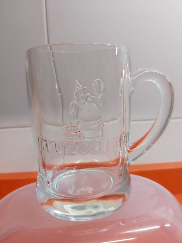 Lote de 22 jarras de Cruzcampo seminuevas