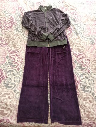 Chandal mujer Nike. de segunda mano por 30 EUR en Barcelona en WALLAPOP