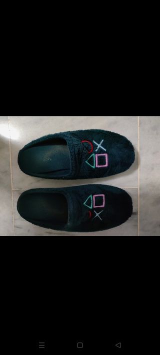 Zapatillas PS4 de segunda mano por 7 EUR en Dos Hermanas en WALLAPOP