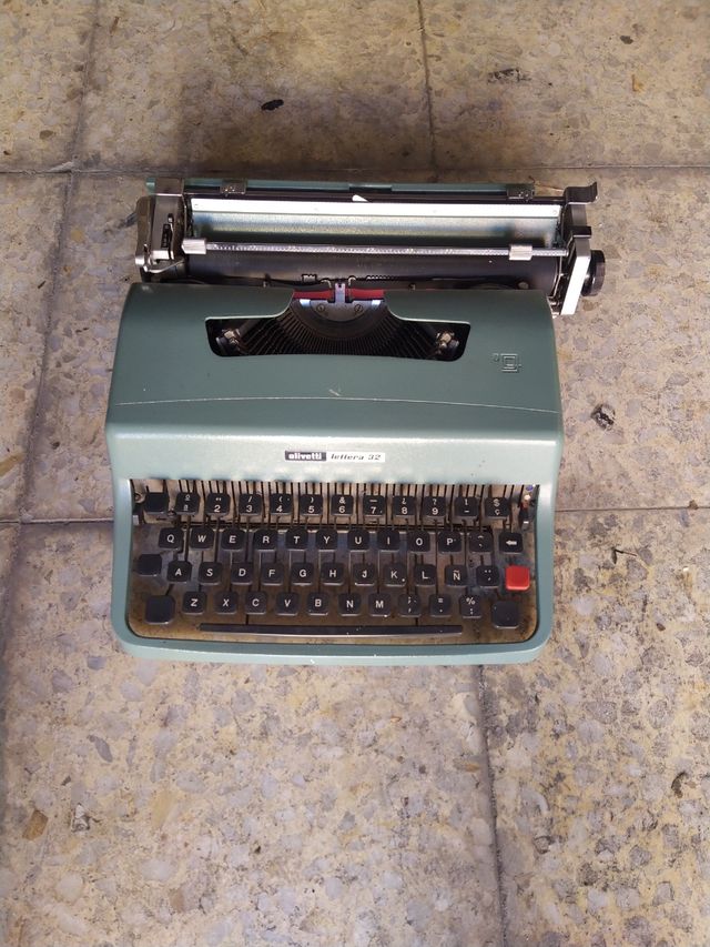 maquina de escribir olvivetti