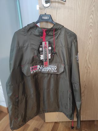 Chaqueta impermeable geographical Norway nueva de segunda mano por 20 EUR  en Eibar en WALLAPOP