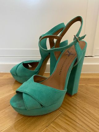 Tacones azul celeste talla 37 de segunda mano por 8 EUR en Madrid en  WALLAPOP