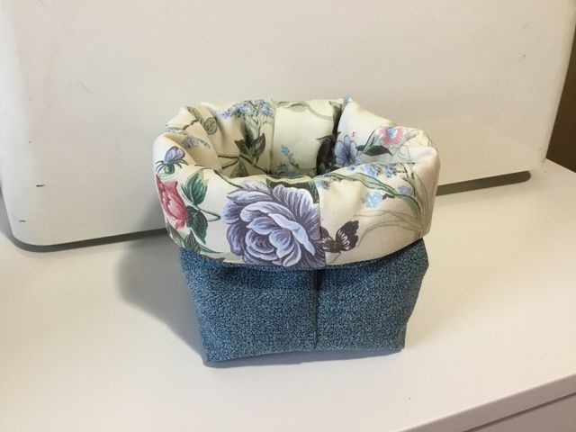 cestino portaoggetti azzurro in stoffa