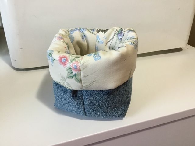 cestino portaoggetti azzurro in stoffa