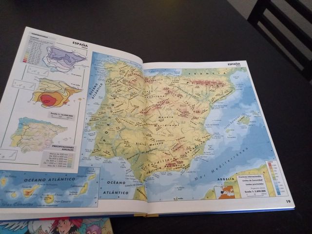 Atlas geográfico de consulta. Editorial SM