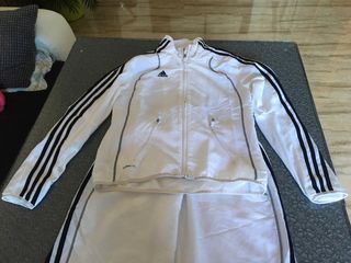 Chándal Adidas Climalite blanco mujer completo de segunda mano por 23 EUR  en Granada en WALLAPOP