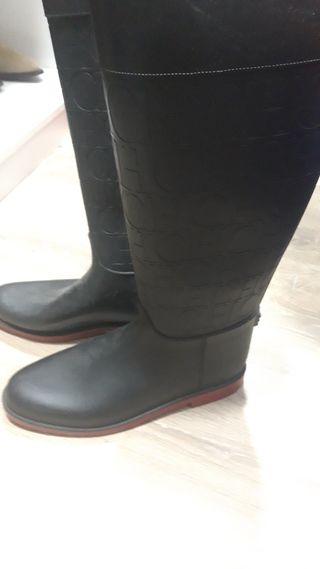 Botas agua Carolina Herrera de segunda mano por 50 EUR en Vigo en WALLAPOP