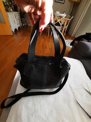 Bolso negro de piel HAKEI de segunda mano por 30 EUR en Barcelona en  WALLAPOP
