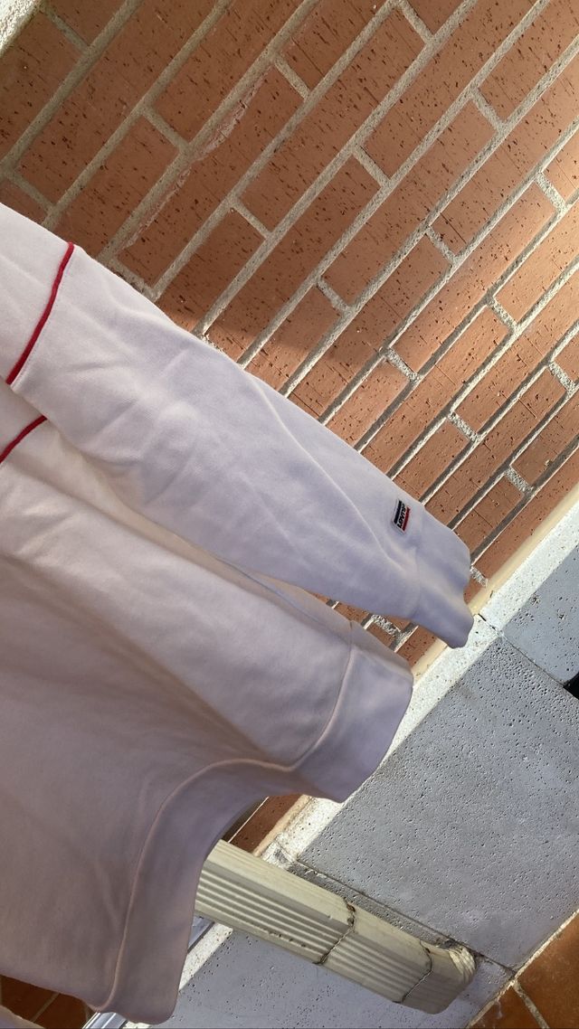 Sudadera Levis como nueva  Destaca en la oscuridad