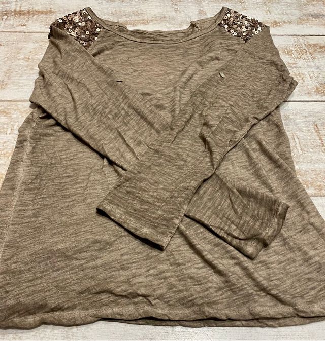 Camiseta manga larga.