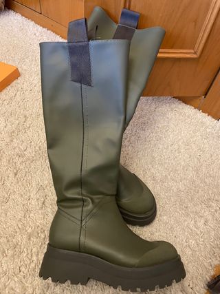 BOTAS STRADIVARIUS de segunda mano por 20 EUR en Coslada en WALLAPOP