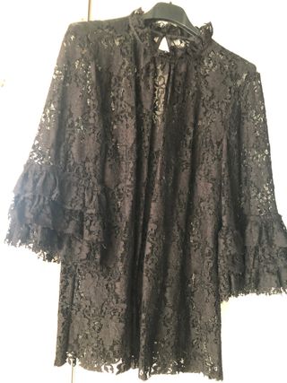 Blusa encajes negra zara. de segunda mano por 15 EUR en Algeciras en  WALLAPOP