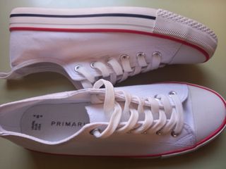 Zapatillas Blancas Primark de segunda mano por 7 EUR en El Palmar en  WALLAPOP