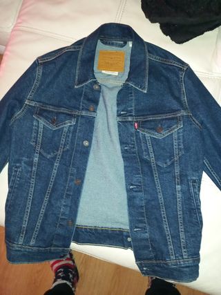 Chaqueta vaquera levi\\'s de segunda mano por 15 EUR en San Sebastián de Los  Reyes en WALLAPOP