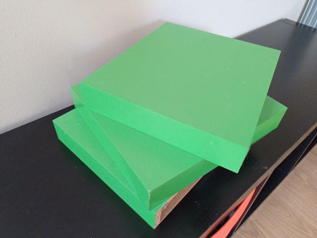 Estanterías baldas verde lacado