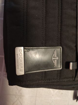 Bolso bandolera hombre dockers negro de segunda mano por 9,5 EUR en  Donostia-San Sebastián en WALLAPOP