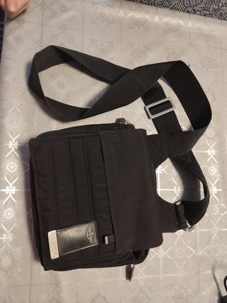 Bolso bandolera hombre dockers negro de segunda mano por 9,5 EUR en  Donostia-San Sebastián en WALLAPOP