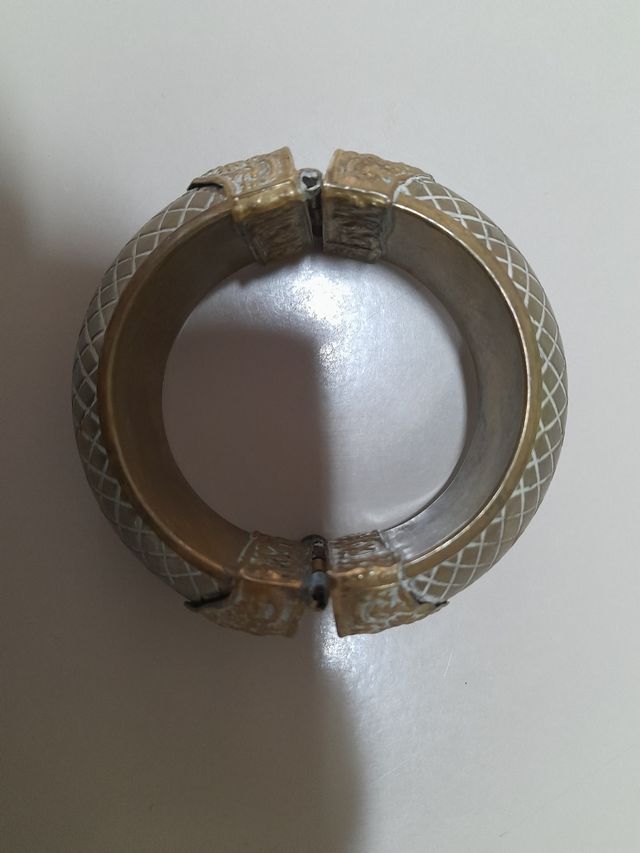 Brazalete dorado antiguo