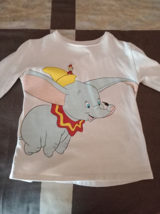 Camiseta Dumbo Zara 110cm,regalo otras 2 sin usar de segunda mano por 5 EUR  en Ali en WALLAPOP