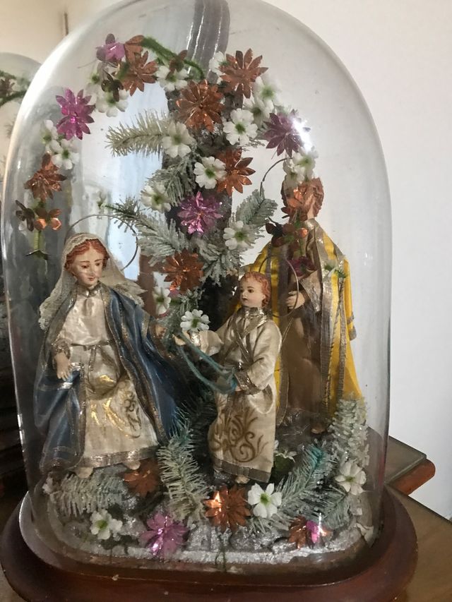 Sagrada familia cap y pota madera y cúpula cristal