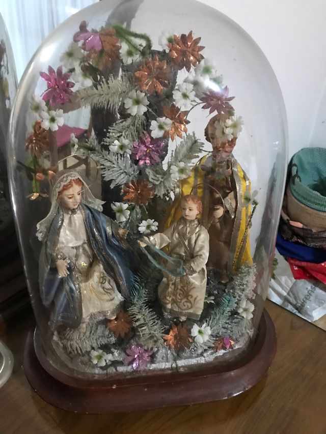 Sagrada familia cap y pota madera y cúpula cristal