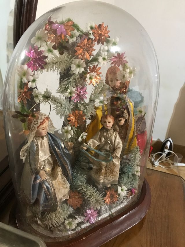 Sagrada familia cap y pota madera y cúpula cristal