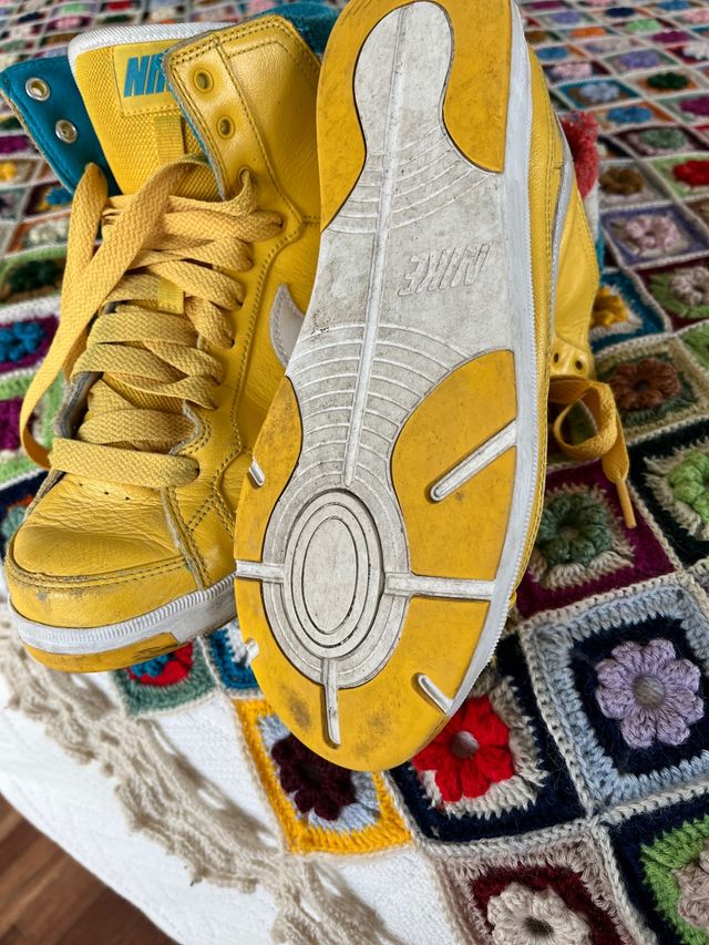 Nike air amarillas cuero
