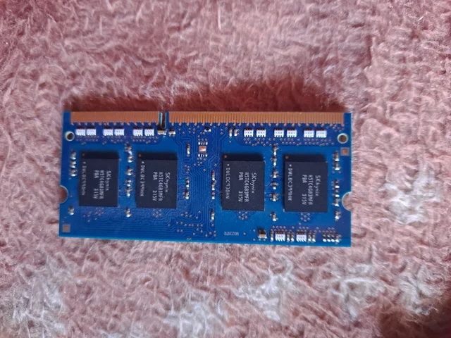 Dos memorias RAM de 4gb cada una, 12800s (1600Mhz)