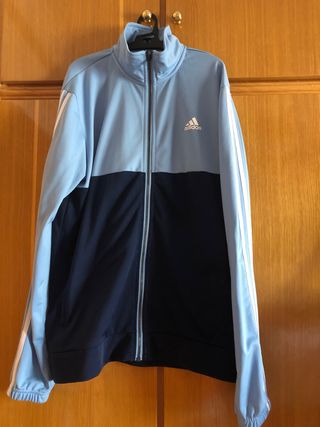 Chaqueta Adidas azul celeste de segunda mano por 15 EUR en Alcalá la Real  en WALLAPOP