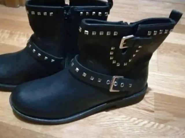 Botas negras tipo motero de Zara nuevas.
