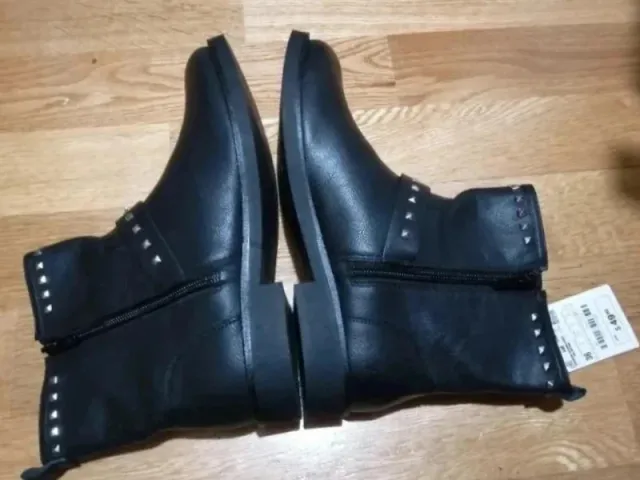 Botas negras tipo motero de Zara nuevas.