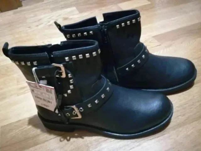 Botas negras tipo motero de Zara nuevas.